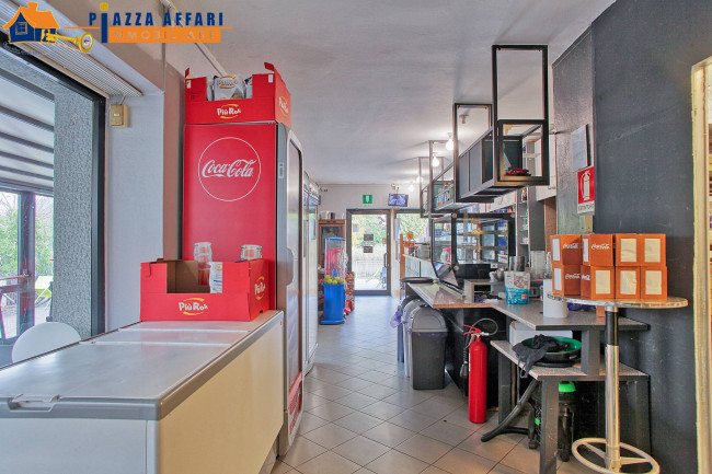 Attività commerciale in vendita a Lavena Ponte Tresa