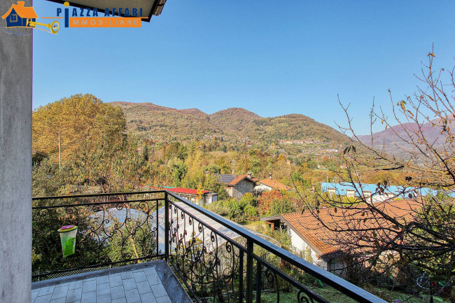 Villa in vendita a Cadegliano-Viconago