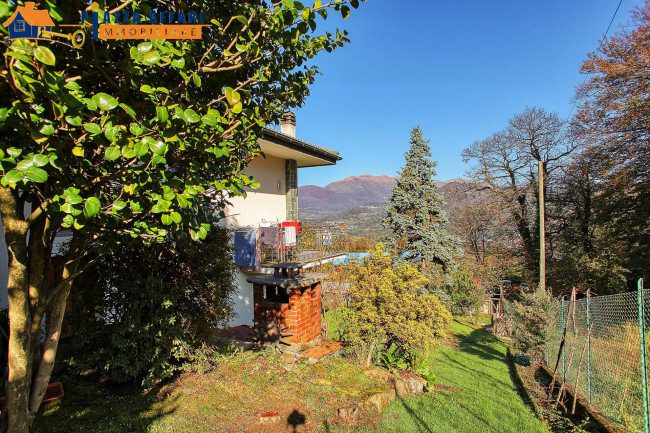 Villa in vendita a Cadegliano-Viconago