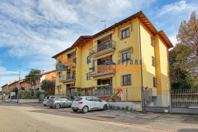 Appartamento in vendita a Caronno Varesino