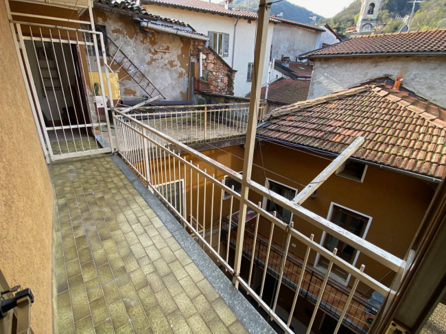 Porzione di Casa Terra / Cielo in vendita a Brusimpiano