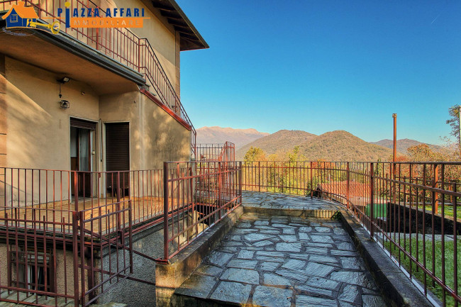Villa Bifamigliare in vendita a Cadegliano-Viconago