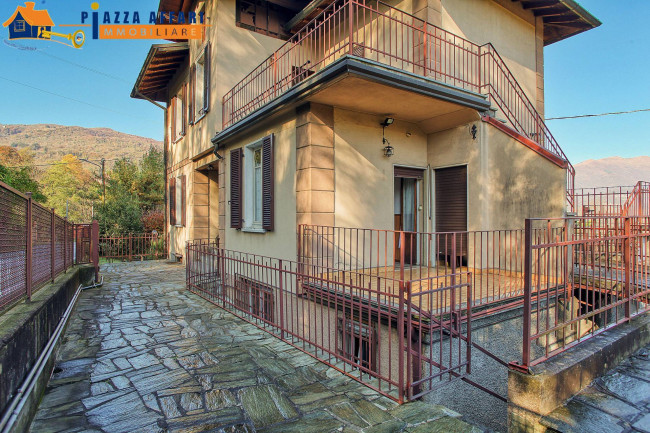 Villa Bifamigliare in vendita a Cadegliano-Viconago