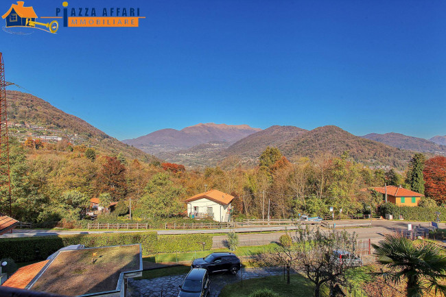 Villa Bifamigliare in vendita a Cadegliano-Viconago