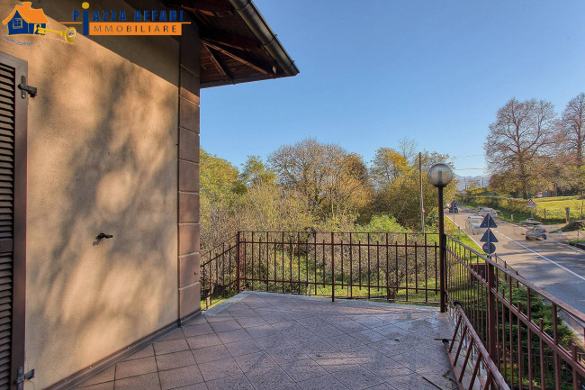 Villa Bifamigliare in vendita a Cadegliano-Viconago