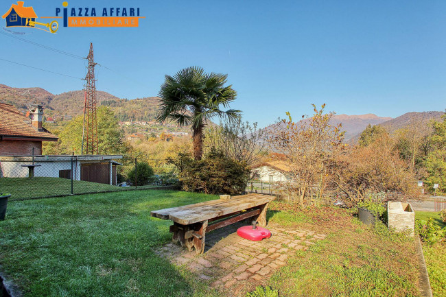 Villa Bifamigliare in vendita a Cadegliano-Viconago