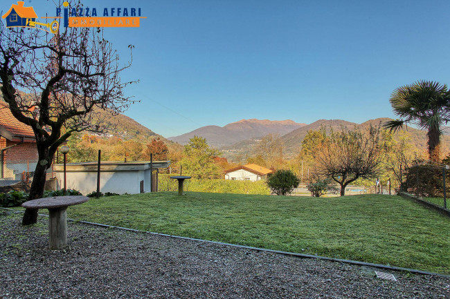 Villa Bifamigliare in vendita a Cadegliano-Viconago