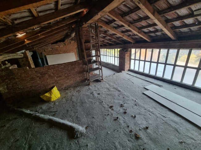 Porzione di Casa Terra / Cielo in vendita a Castello Cabiaglio