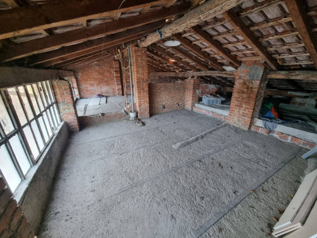 Porzione di Casa Terra / Cielo in vendita a Castello Cabiaglio