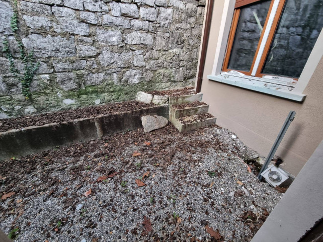 Porzione di Casa Terra / Cielo in vendita a Castello Cabiaglio