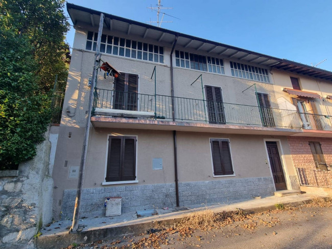 Porzione di Casa Terra / Cielo in vendita a Castello Cabiaglio