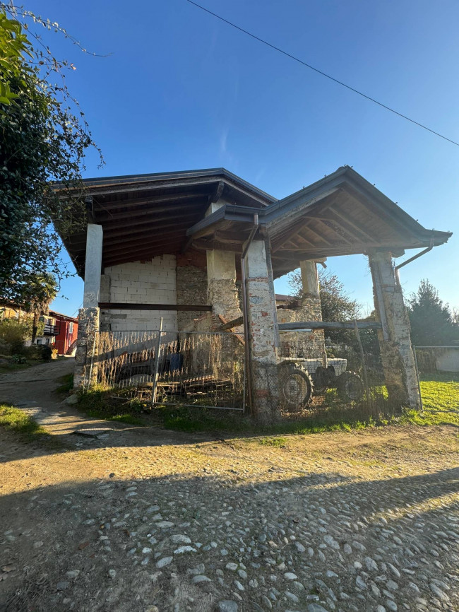Rustico in vendita a Cadrezzate con Osmate