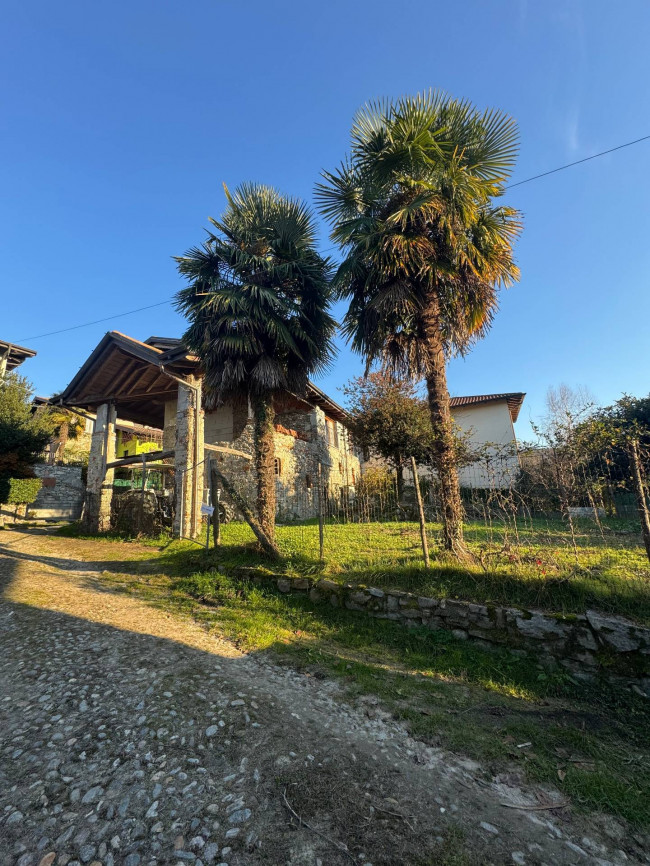Rustico in vendita a Cadrezzate con Osmate