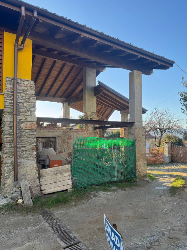 Rustico in vendita a Cadrezzate con Osmate
