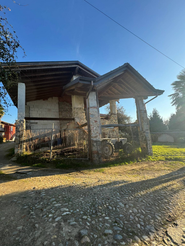Rustico in vendita a Cadrezzate con Osmate