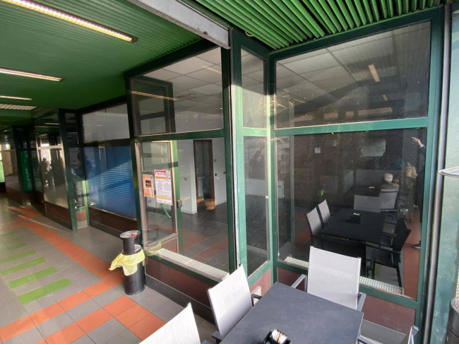 Attività commerciale in affitto a Lavena Ponte Tresa