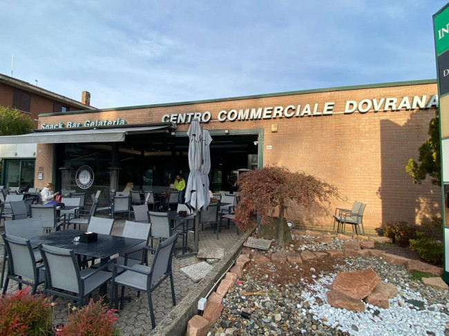 Attività commerciale in affitto a Lavena Ponte Tresa