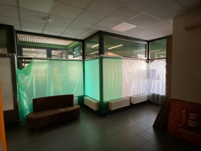 Locale commerciale in affitto a Lavena Ponte Tresa