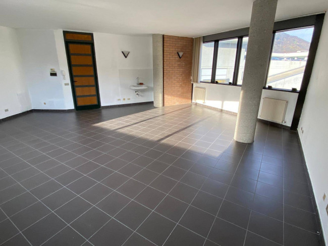 Studio/Ufficio in affitto a Lavena Ponte Tresa