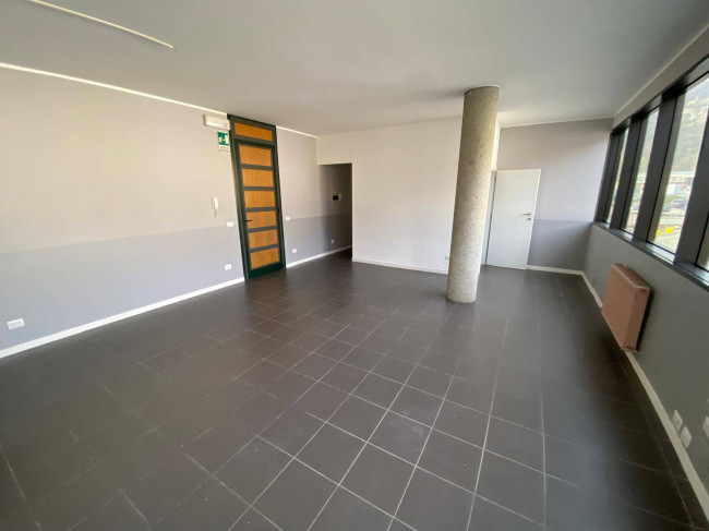 Studio/Ufficio in affitto a Lavena Ponte Tresa