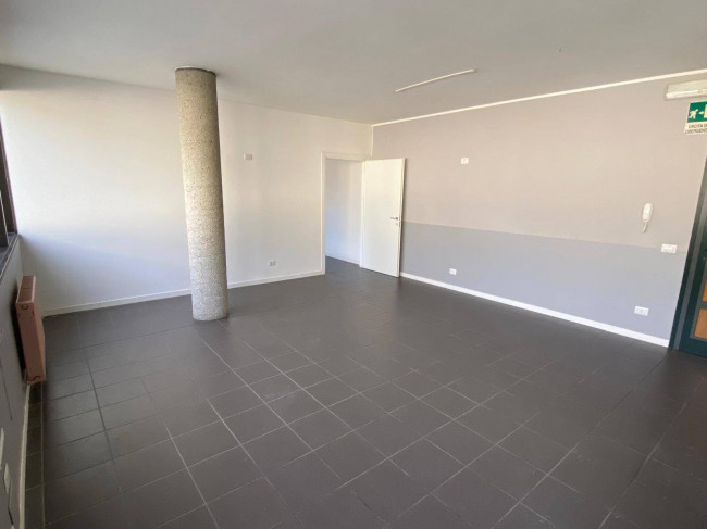 Studio/Ufficio in affitto a Lavena Ponte Tresa