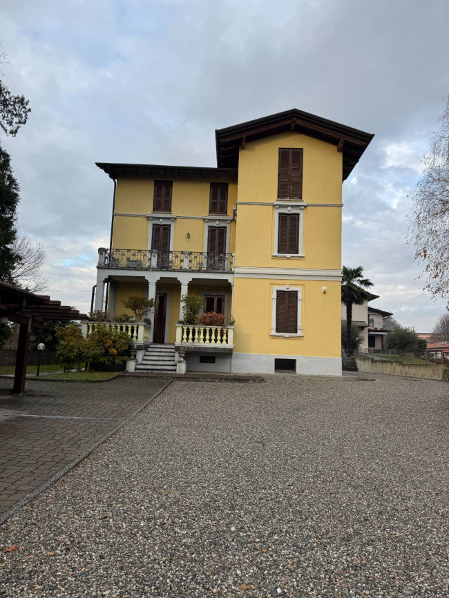 Appartamento in affitto a Caronno Varesino