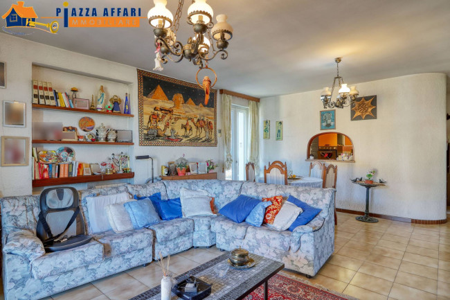 Villa in vendita a Marchirolo