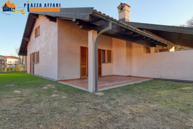 Villa Bifamigliare in vendita a Marchirolo