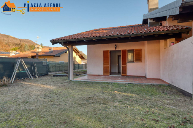 Villa Bifamigliare in vendita a Marchirolo