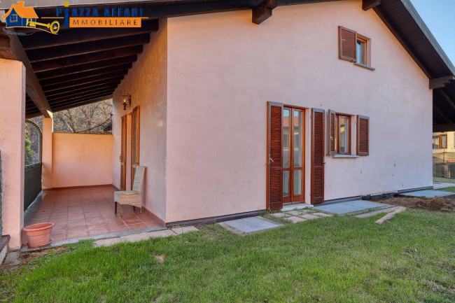 Villa Bifamigliare in vendita a Marchirolo