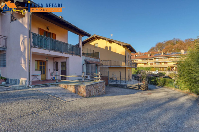 Villa Bifamigliare in vendita a Marchirolo