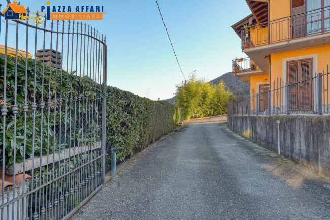Villa Bifamigliare in vendita a Marchirolo