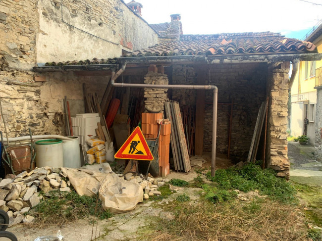 Porzione di Casa Terra / Cielo in vendita a Brezzo di Bedero