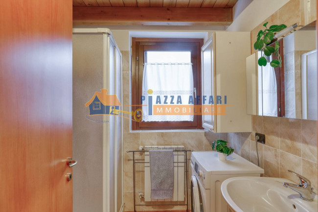 Appartamento in vendita a Brezzo di Bedero