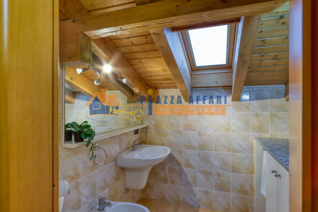 Appartamento in vendita a Brezzo di Bedero