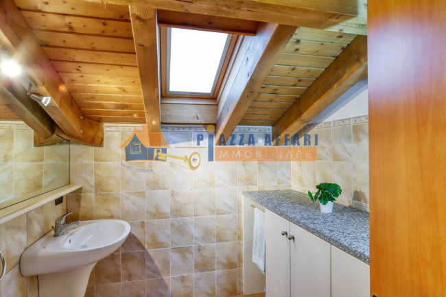 Appartamento in vendita a Brezzo di Bedero