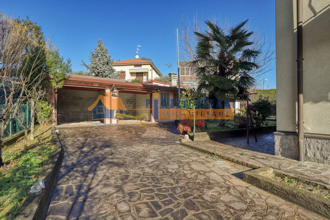 Villa Bifamigliare in vendita a Caronno Varesino