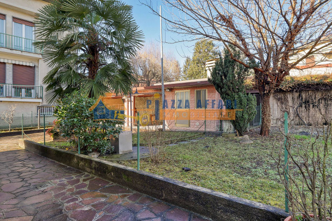 Villa Bifamigliare in vendita a Caronno Varesino