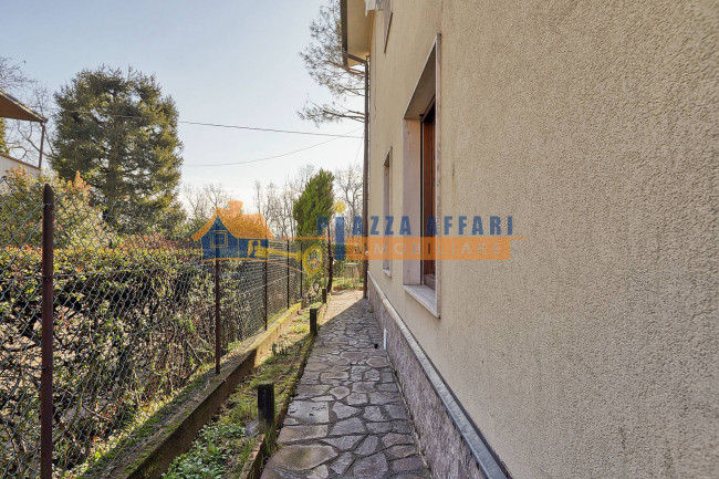 Villa Bifamigliare in vendita a Caronno Varesino