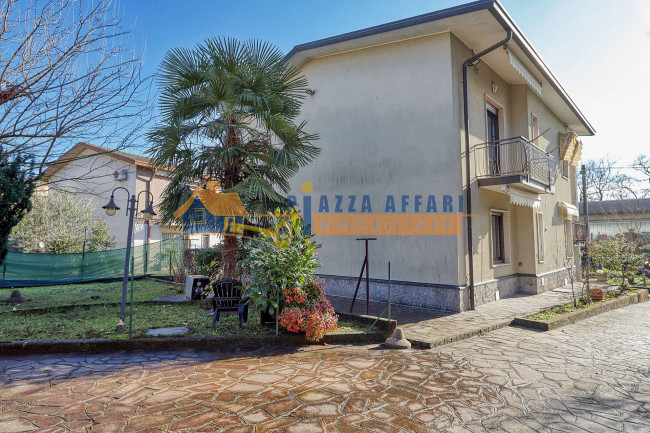 Villa Bifamigliare in vendita a Caronno Varesino