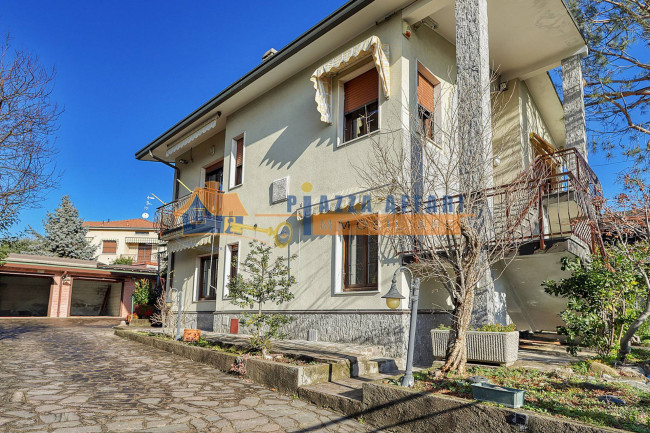 Villa Bifamigliare in vendita a Caronno Varesino