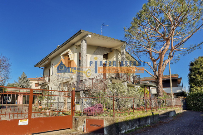 Villa Bifamigliare in vendita a Caronno Varesino