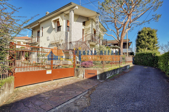 Villa Bifamigliare in vendita a Caronno Varesino