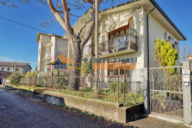 Villa Bifamigliare in vendita a Caronno Varesino