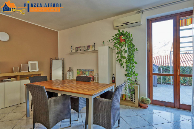 Villa in vendita a Marchirolo