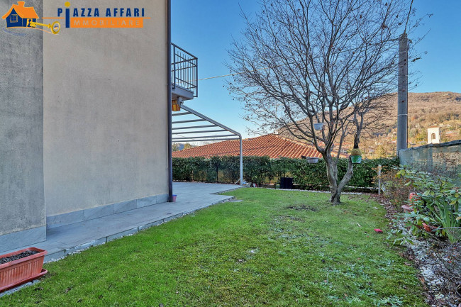 Villa in vendita a Marchirolo