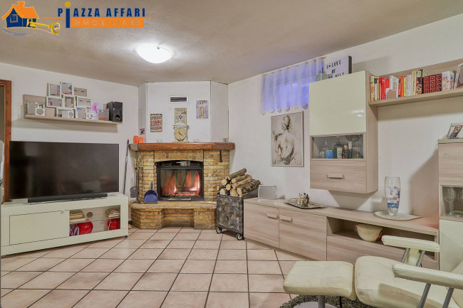 Villa in vendita a Marchirolo