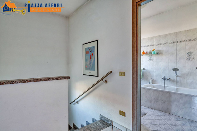 Villa in vendita a Marchirolo