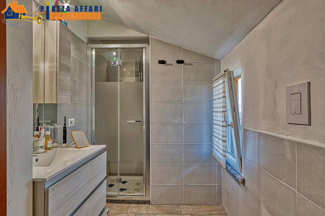 Porzione di Casa Terra / Cielo in vendita a Biandronno