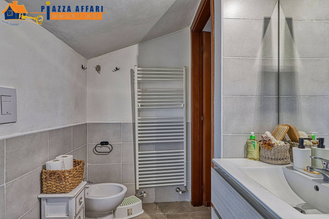 Porzione di Casa Terra / Cielo in vendita a Biandronno